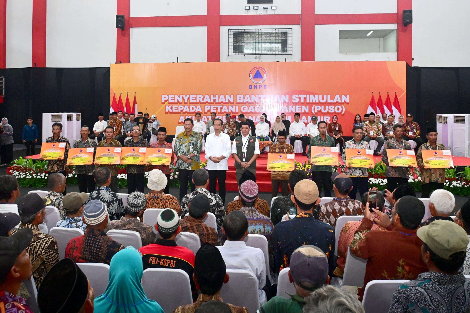 presiden jokowi serahkan bantuan ke petani gagal panen di jawa tengah 69300