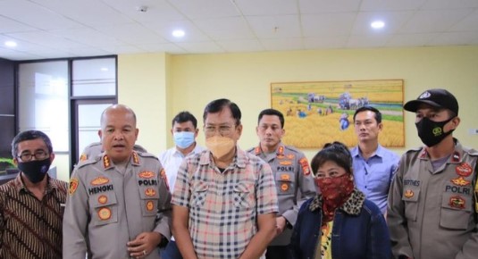 pria mengaku polisi di video viral polisi cekcok vs ketua rt minta maaf 49724