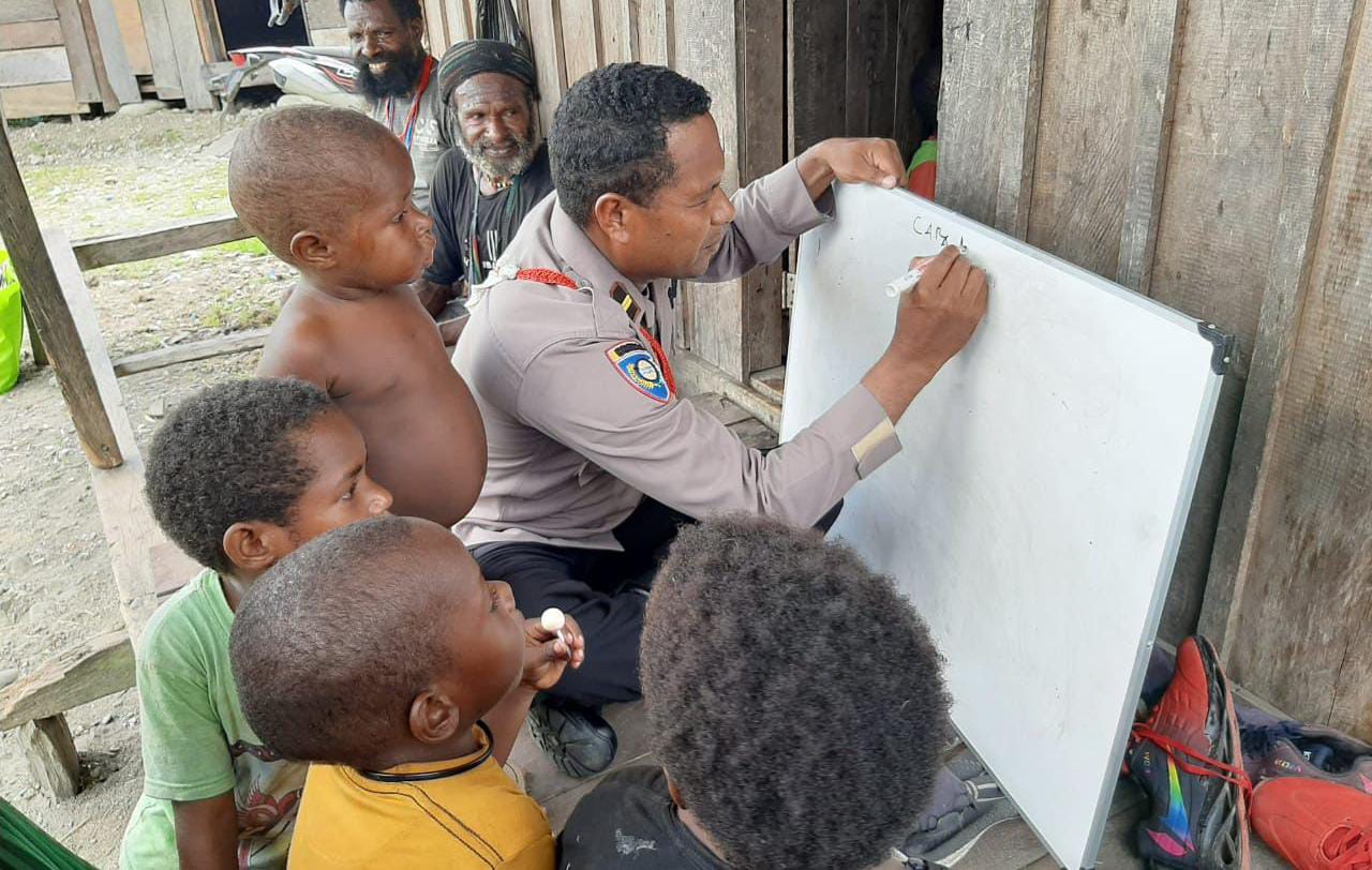 program pi ajar ops damai cartenz ingin cerdaskan anak pedalaman papua 51514