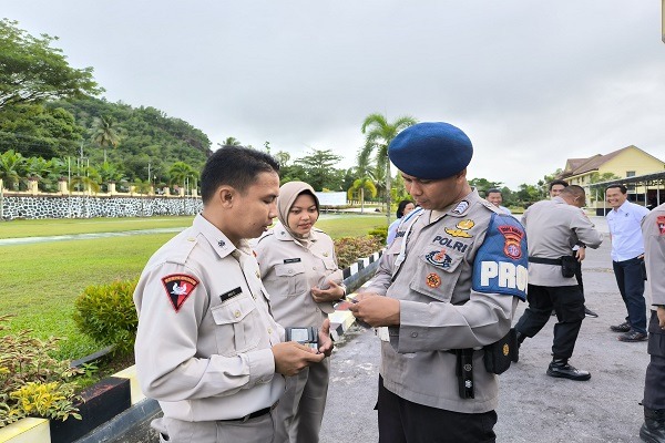 provos satbrimob kalteng gelar pengecekan sikap tampang dan administrasi personel polda kalteng 74804