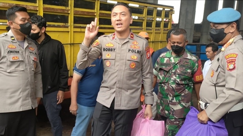 puslabfor mabes polri selidiki penyebab kebakaran di kampung empang 61667