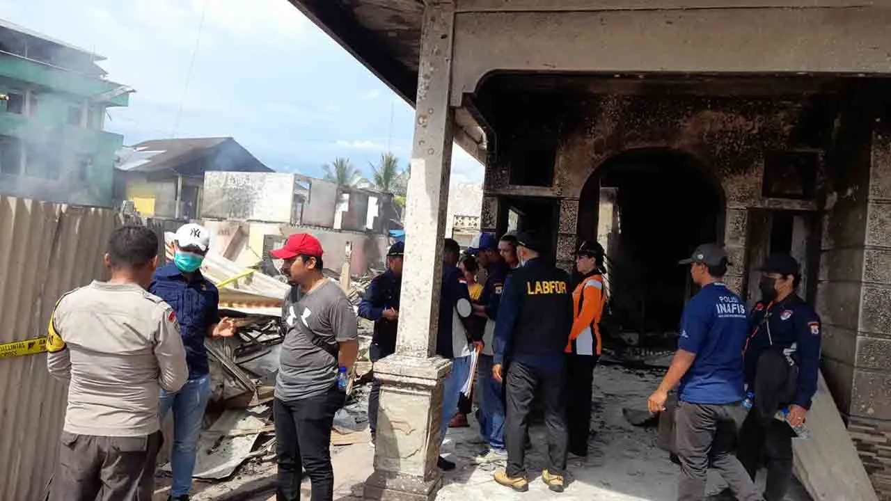 puslabfor polri lakukan pemeriksaan saksi kebakaran lorong tahu 52346