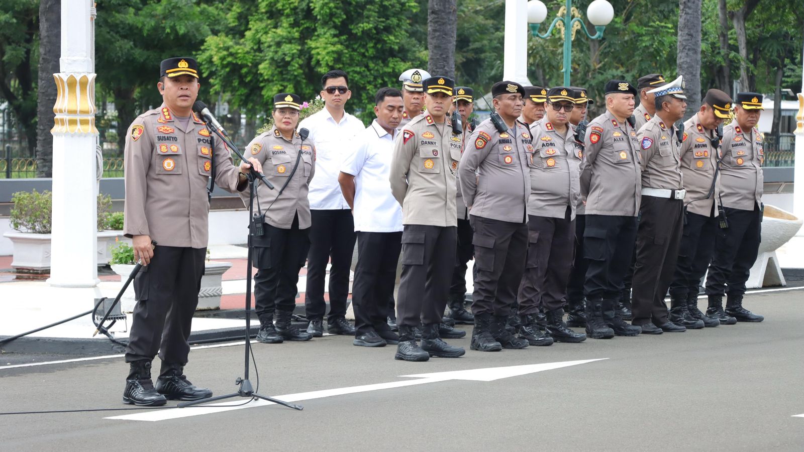 ratusan personel kawal aksi demo adaksi 83669 1