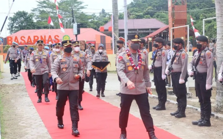resmikan asrama polri km2 dan jalin silaturahmi dengan forkopimda kapolda sumbar kunjungi kepulauan mentawai 49507