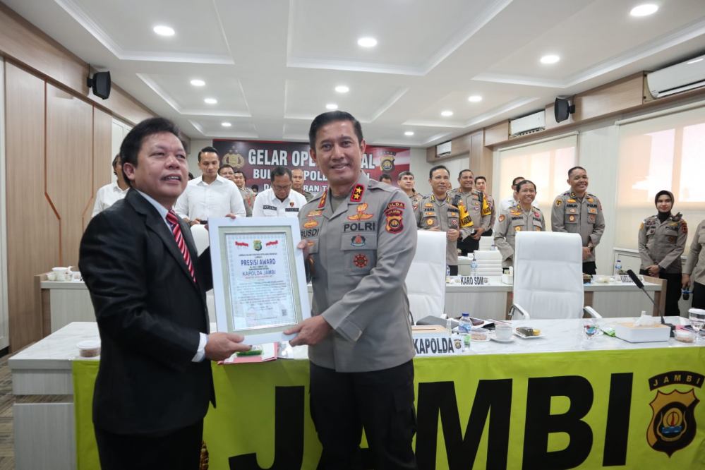 respon cepat keluhan masyarakat kapolda jambi terima penghargaan dari lemkapi 54684