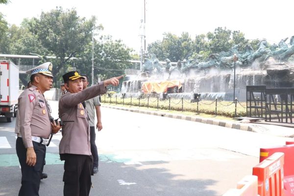 ribuan personel pengamanan amankan aksi unjuk rasa di patung kuda jakpus 74906