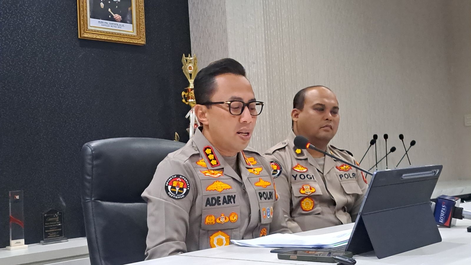 ribuan personel polri dikerahkan untuk amankan demo di 17 titik 83826