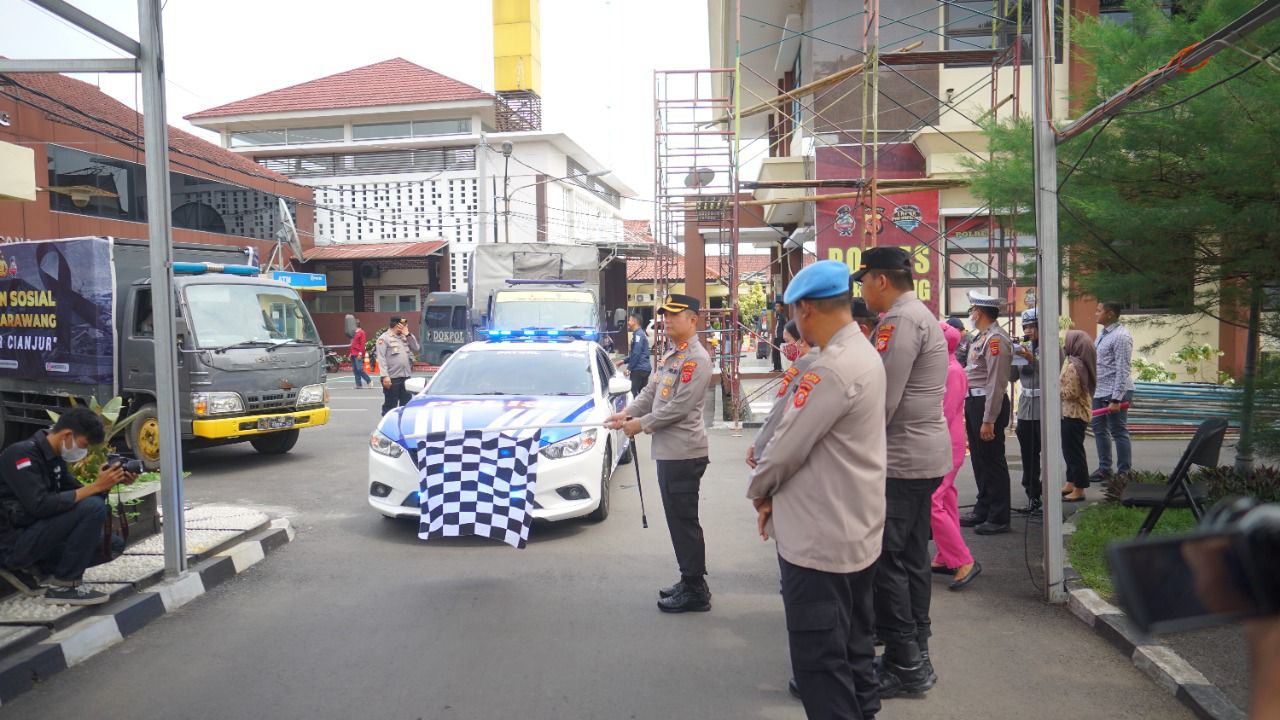 ringankan korban cianjur polres karawang distribusikan bantuan 51862