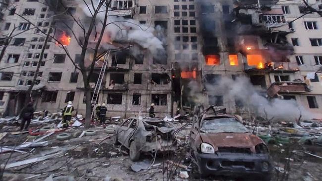 rusia kembali menggempur kota kyiv dengan roket 47337