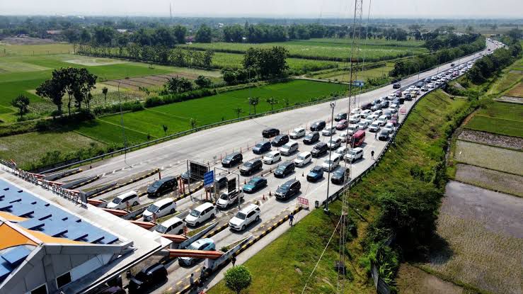 saat arus mudik lebaran 2023 polri akan petakan titik kemacetan di jawa sumatera 56305