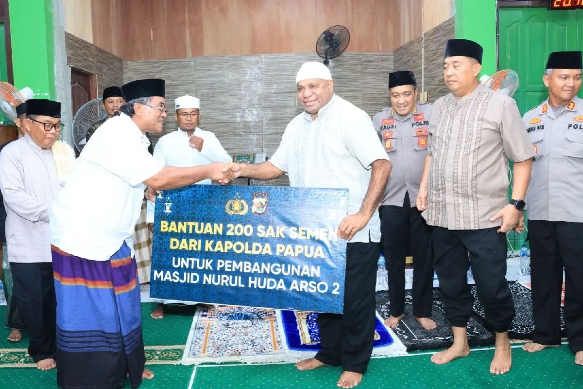 safari ramadan kapolda papua bagi bagi bantuan di masjid nurul huda arso 71867