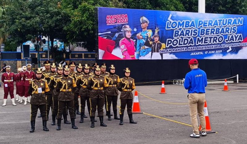 sambut hari bhayangkara ke 77 polda metro jaya adakan lomba baris berbaris tingkat sma 59758