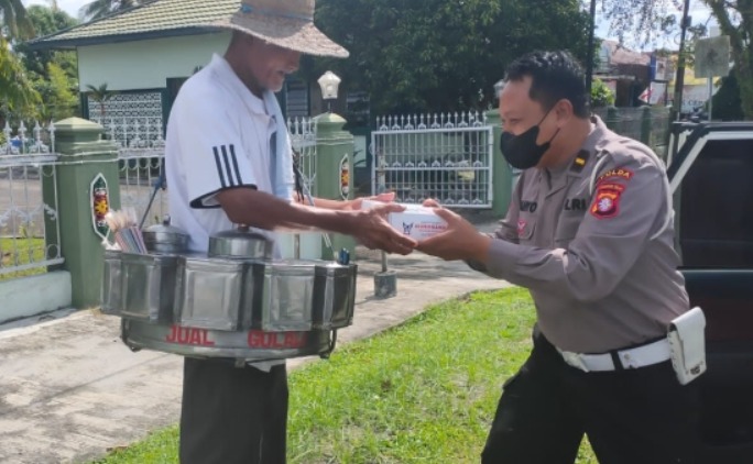 sambut hari jadi lalu lintas ke 67 ditlantas polda kalteng kembali bagikan 750 paket bansos kepada masyarakat 49889