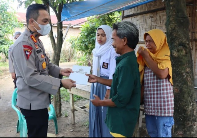 sambut hut bhayangkara ke 76 kapolresta deli serdang berikan beasiswa bagi anak smk yang putus sekolah 47363