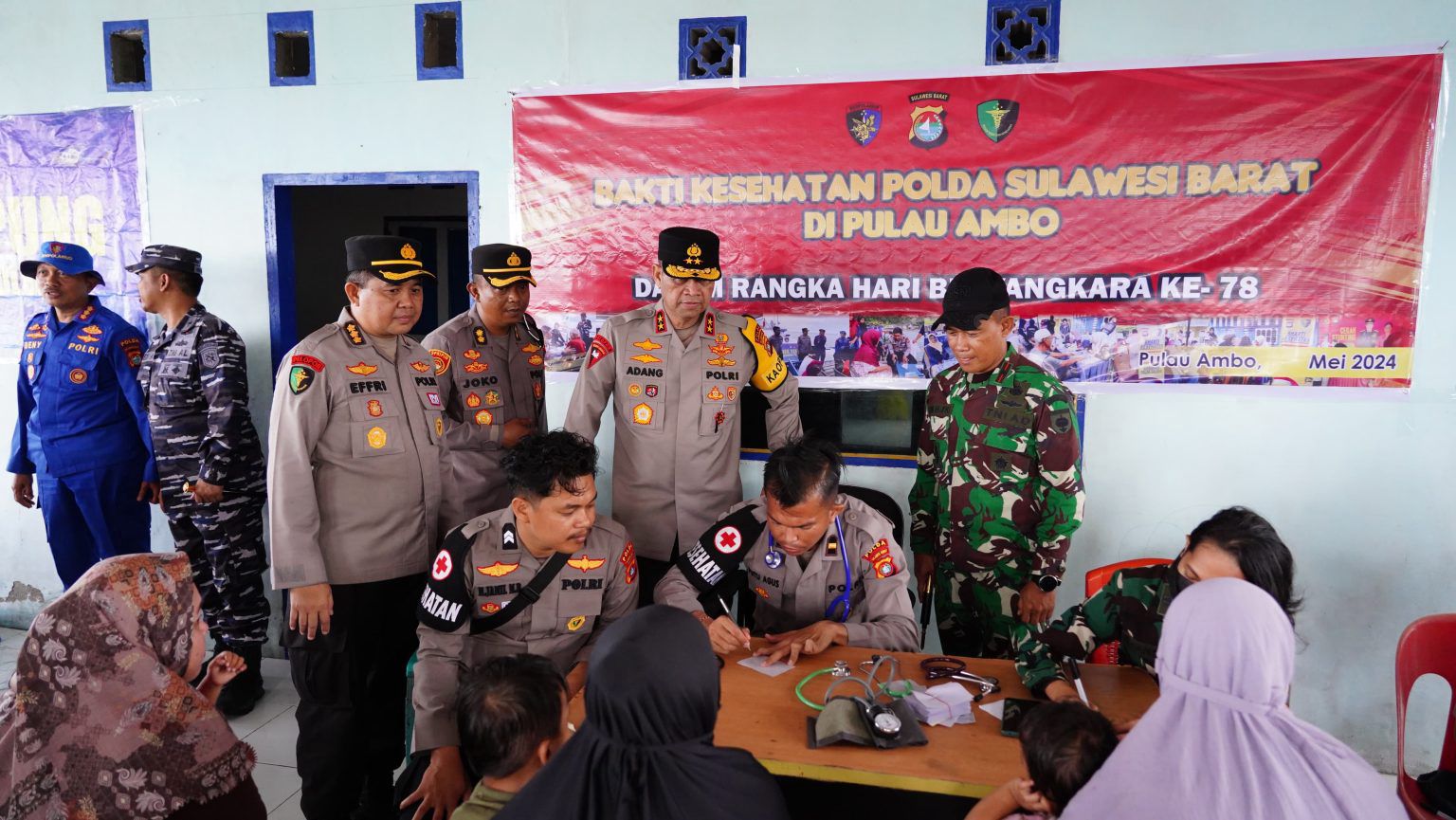 sambut hut bhayangkara ke 78 polda sulbar dibantu tni gelar kegiatan bakti kesehatan di pulau ambo 74423