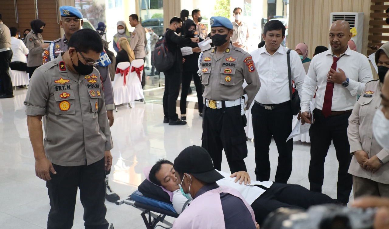 sambut hut humas polri ke 71 polda banten gelar donor darah dan baksos 50662