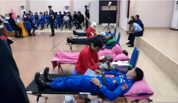 sambut hut ke 77 brimob polda sultra gelar aksi donor darah 51191