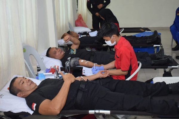 sambut hut ke 77 korps brimob kepri gelar baksos dan donor darah 50747