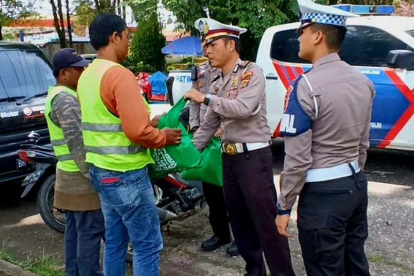 sambut hut lantas ke 67 ditlantas polda jambi bagikan ratusan paket sembako ke masyarakat 49891