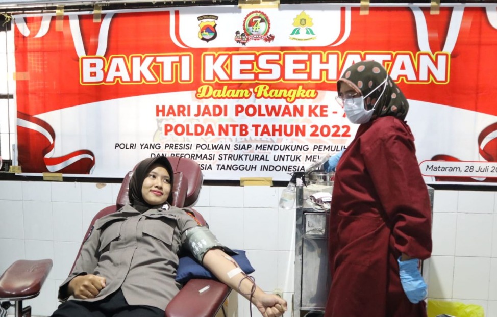 sambut hut polwan ke 74 polwan polda ntb laksanakan bhakti donor darah 48598