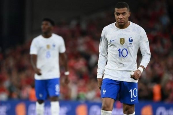 sang juara bertahan les blues hampir degradasi setelah laga melawan denmark 50091
