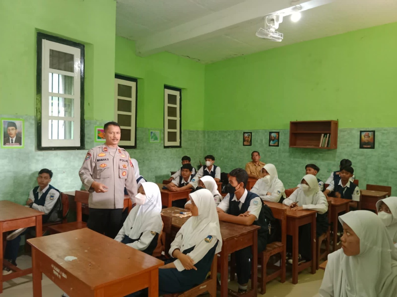 sat binmas polda jabar sambangi sekolah lakukan edukasi kekeraasan dikalangan pelajar 49487