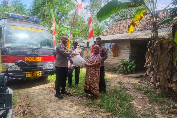 sat binmas res mesuji membagikan paket sembako kepada masyarakat 49267