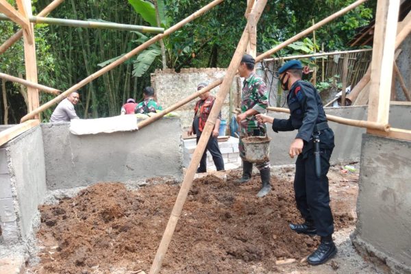 sat brimob polda jabar bantu masyarakat bangun mesjid 72987