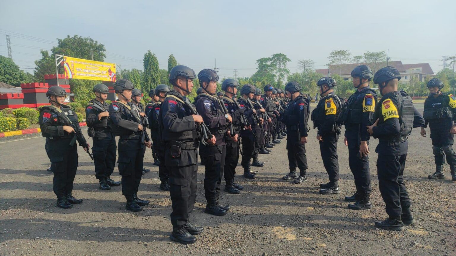 satbrimob polda jabar lakukan pengecekan personil dan peralatan personel satgas omb 65706