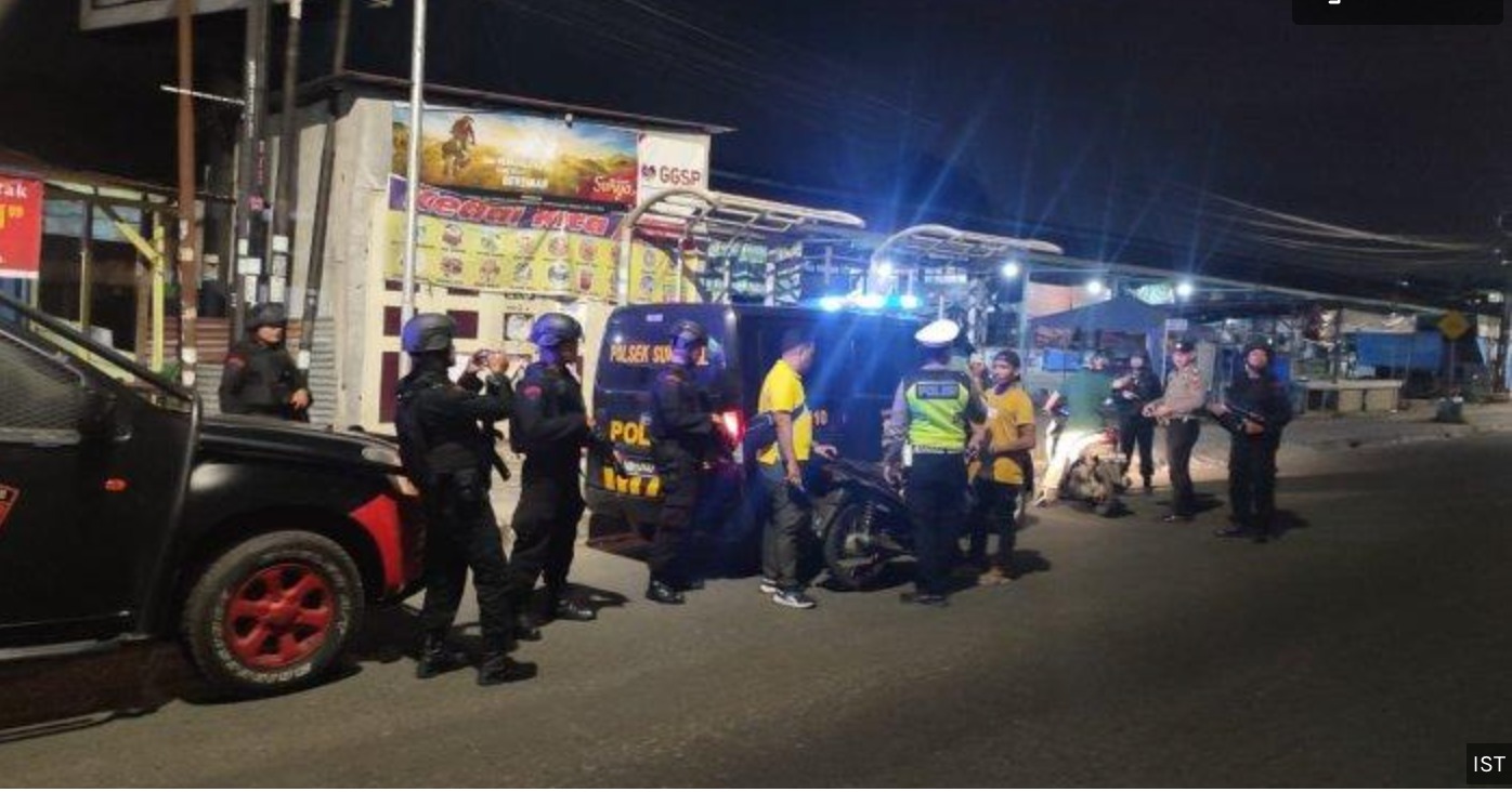 satbrimob polda sumut gelar patroli guna tertibkan remaja meresahkan dan ratakan barak narkoba 75054