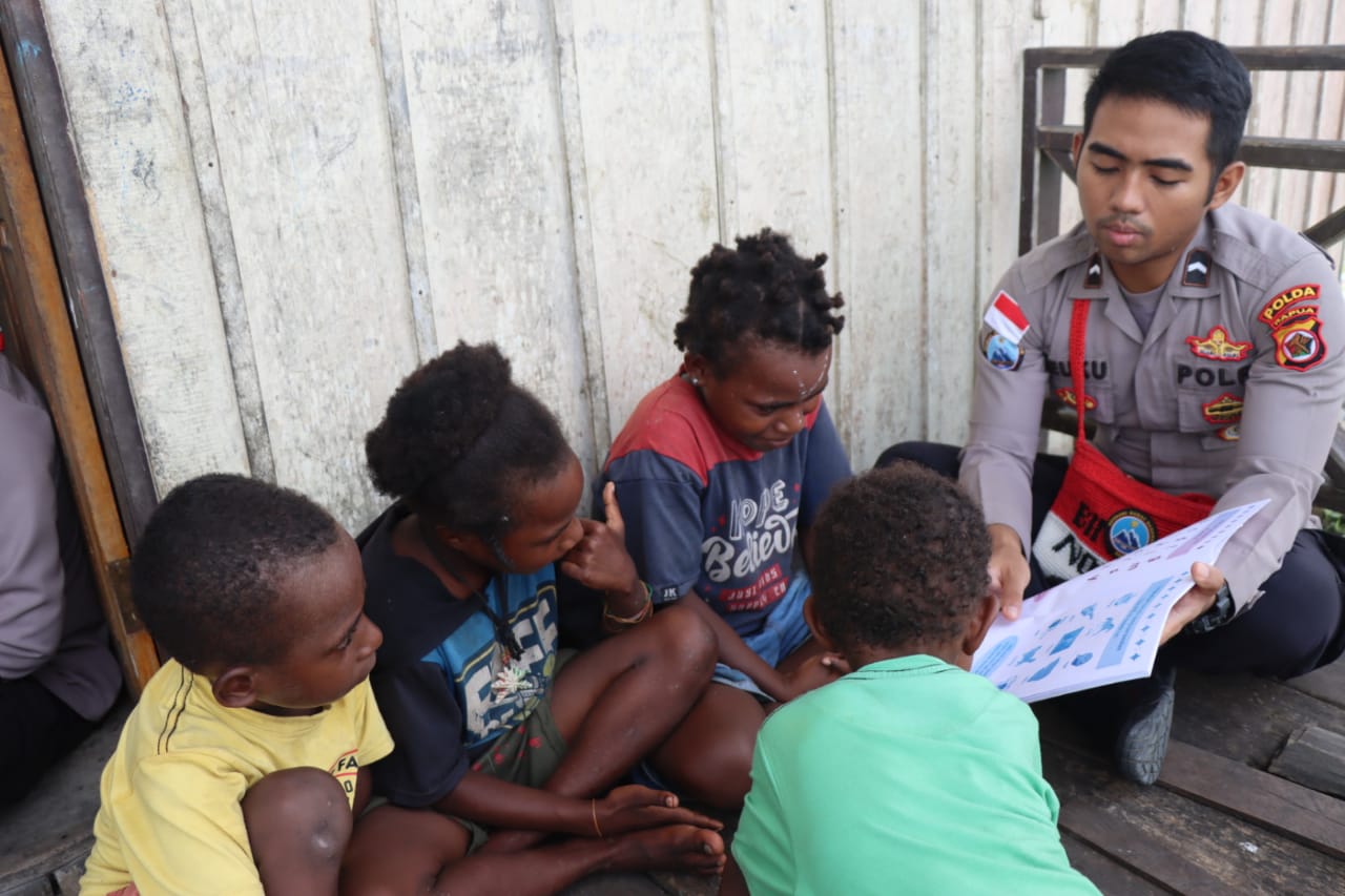 satgas binmas noken melalui program si ipar mengajar anak anak kampung tombisik 51037