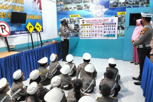 satlantas polres meranti kenalkan tertib berlalu lintas pada anak usia dini 50951