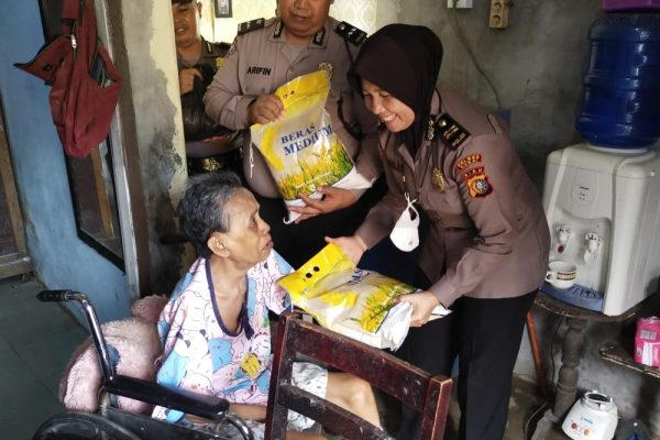sebagai bentuk kepedulian terhadap masyarakat polres kota dumai melaksanakan baksos 50818
