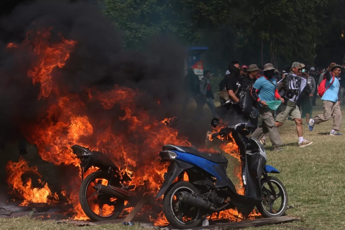 sebanyak 1 996 personel siap amankan pengamanan pilkada 2024 di simpang lima semarang 78465
