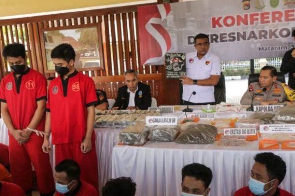sebanyak 37 tersangka dari 23 kasus narkoba berhasil diamankan polda ntb 72191
