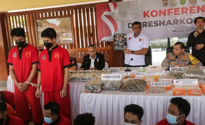 sebanyak 37 tersangka dari 23 kasus narkoba berhasil diamankan polda ntb 72191