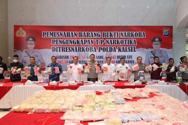 selama kurun waktu 3 bulan polisi berhasil musnahkan puluhan kilo sabu dan ribuan butir ekstasi di kalsel 81105