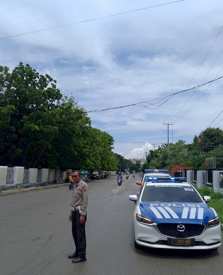 selama proses pemilu di kota kupang satgas kamseltibcarlantas berperan aktif jaga kelancaran lalu lintas 67311