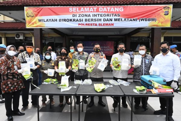 selamatkan sekitar 20 000 orang barang bukti sabu seberat 99 kilogram dimusnahkan polres sleman 49988