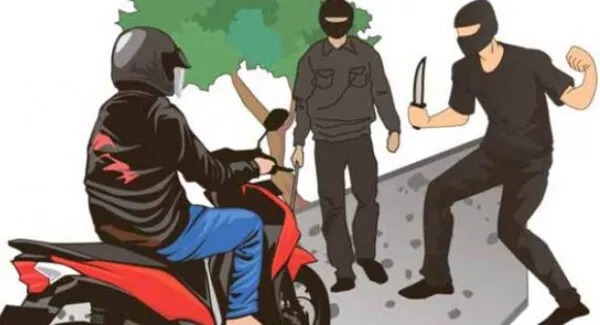 seorang pria berikan laporan setelah dibegal dan dibawa kabur motornya di jakbar 80159 1