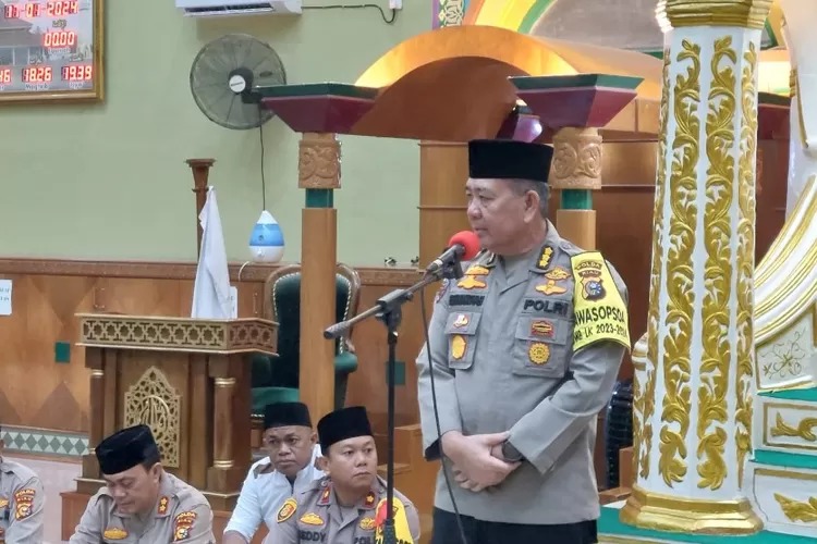 setelah salat subuh irwasda polda riau ajak masyarakat inhu ciptakan pemilu damai 69065