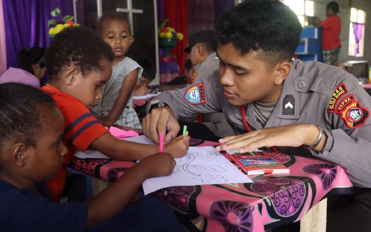 si ipar program polisi yang ajari anak cara membaca dan menulis 50754 1