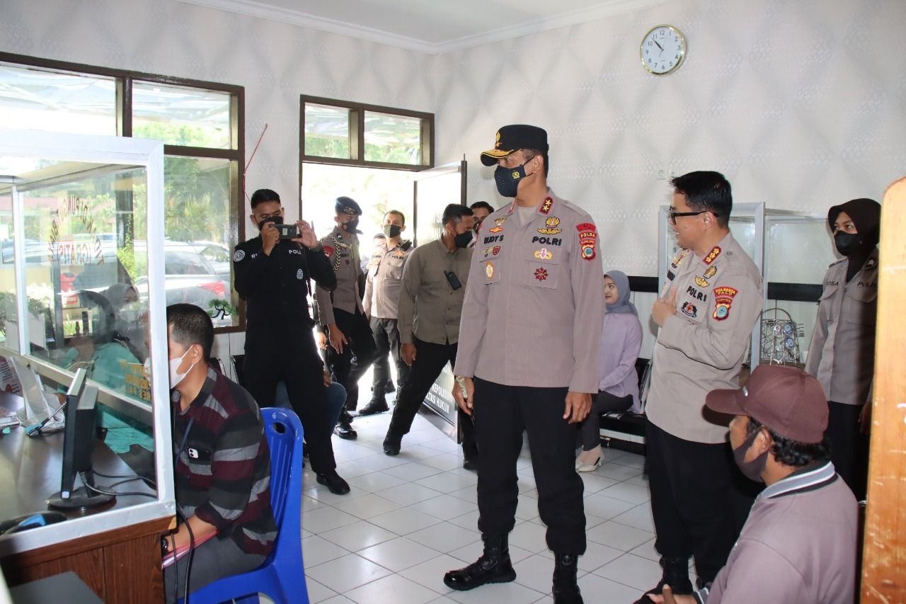 sidak ke polres palu kapolda sulteng puji layanan yang diberikan ke masyrakat 51692