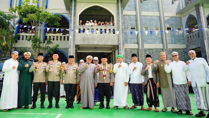 silaturahmi ke dua ponpes kapolri sampaikan pesan wujudkan pemilu damai 68255