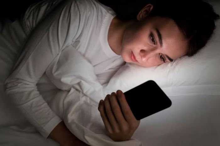 simak beberapa tips penggunaan ponsel untuk merawat kesehatan mata 65648