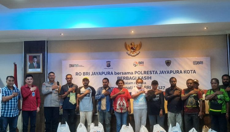 sinergitas polresta jayapura kota dengan bri distribusikan 400 paket sembako kepada masyarakat 52704