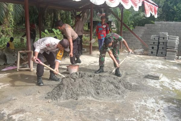 sinergitas tni polri bantu pembangunan pagar mako polsek tobadak 49545