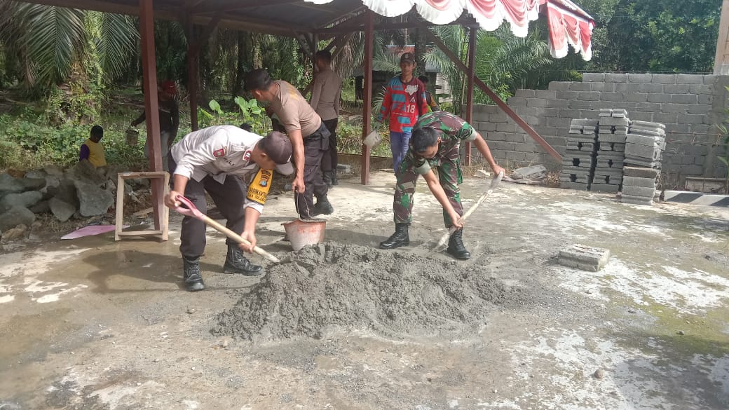 sinergitas tni polri bantu pembangunan pagar mako polsek tobadak 49545