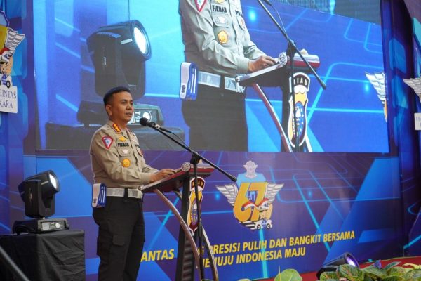 sisihkan gaji polantas di riau bedah rumah warga kurang mampu 49992