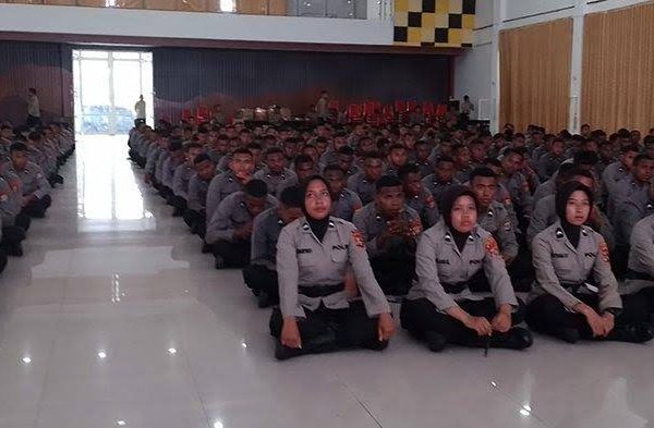 sosialisasi kuliah jarak jauh ut sorong di polda papua barat diikuti 700 bintara remaja 69392